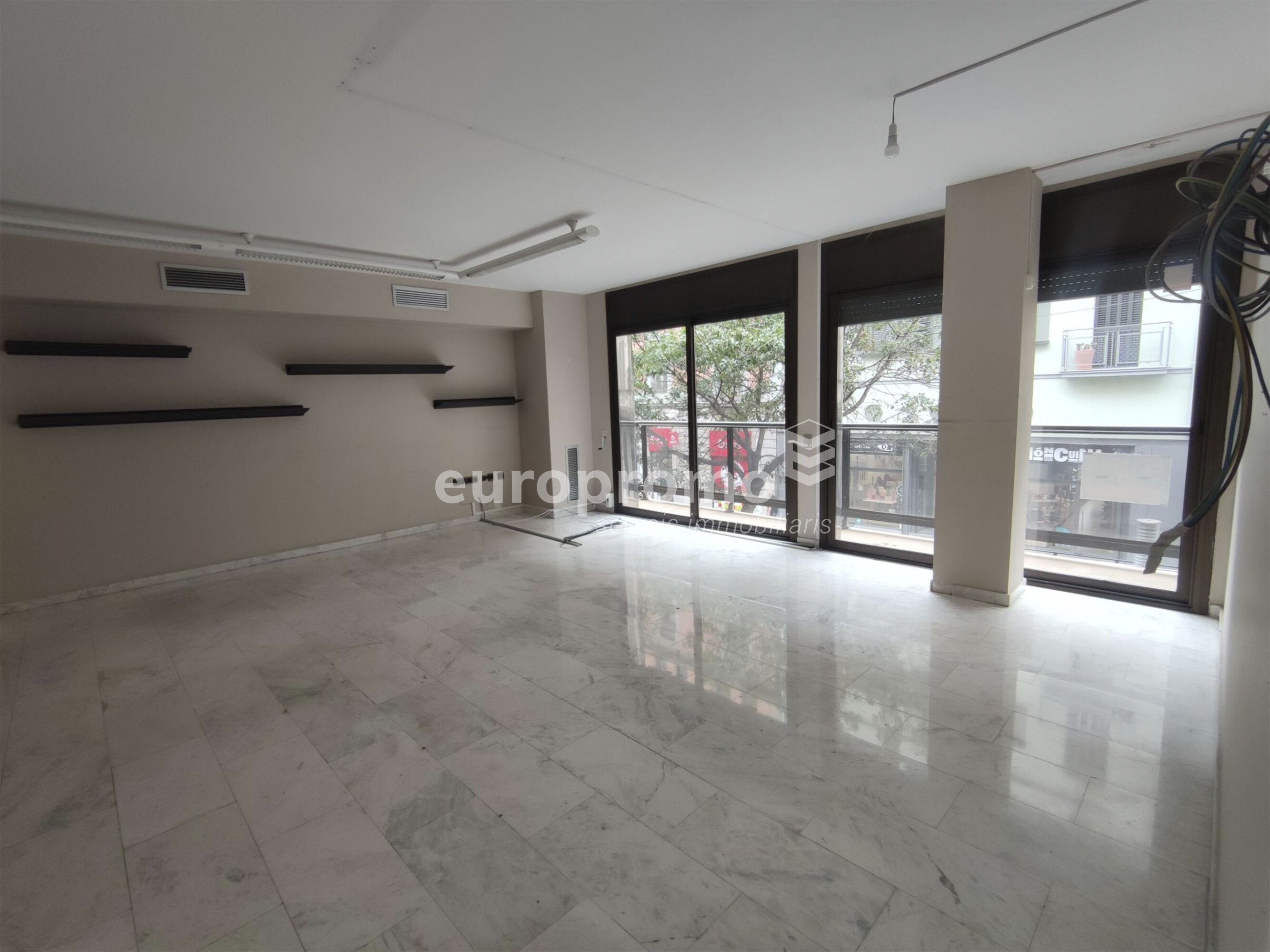 Fantástica oficina de 145m2  situada en el centro de Girona!